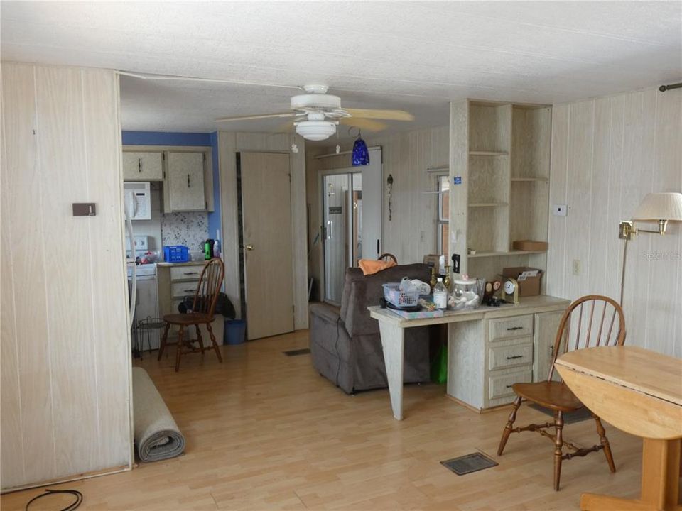 For Sale: $105,000 (2 beds, 2 baths, 962 Square Feet)