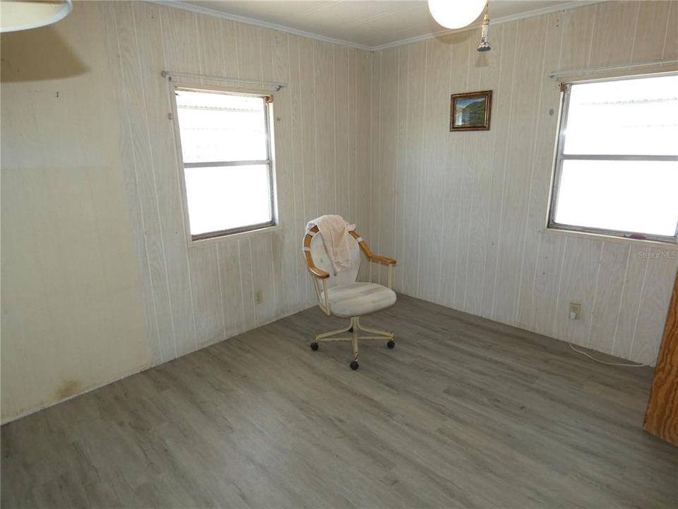 For Sale: $105,000 (2 beds, 2 baths, 962 Square Feet)