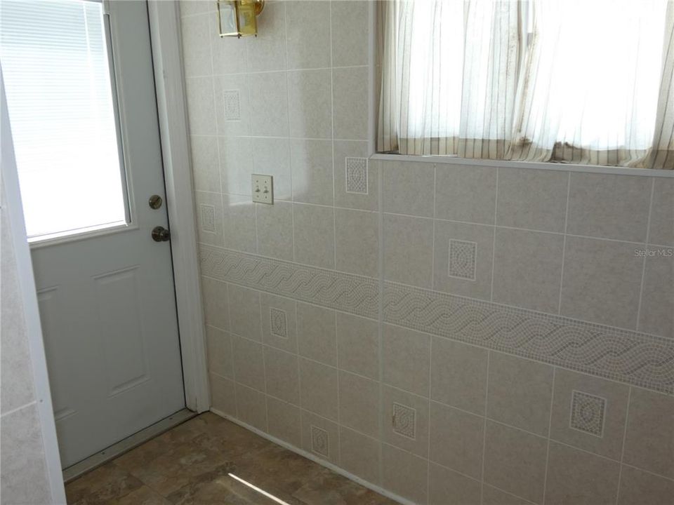 For Sale: $105,000 (2 beds, 2 baths, 962 Square Feet)