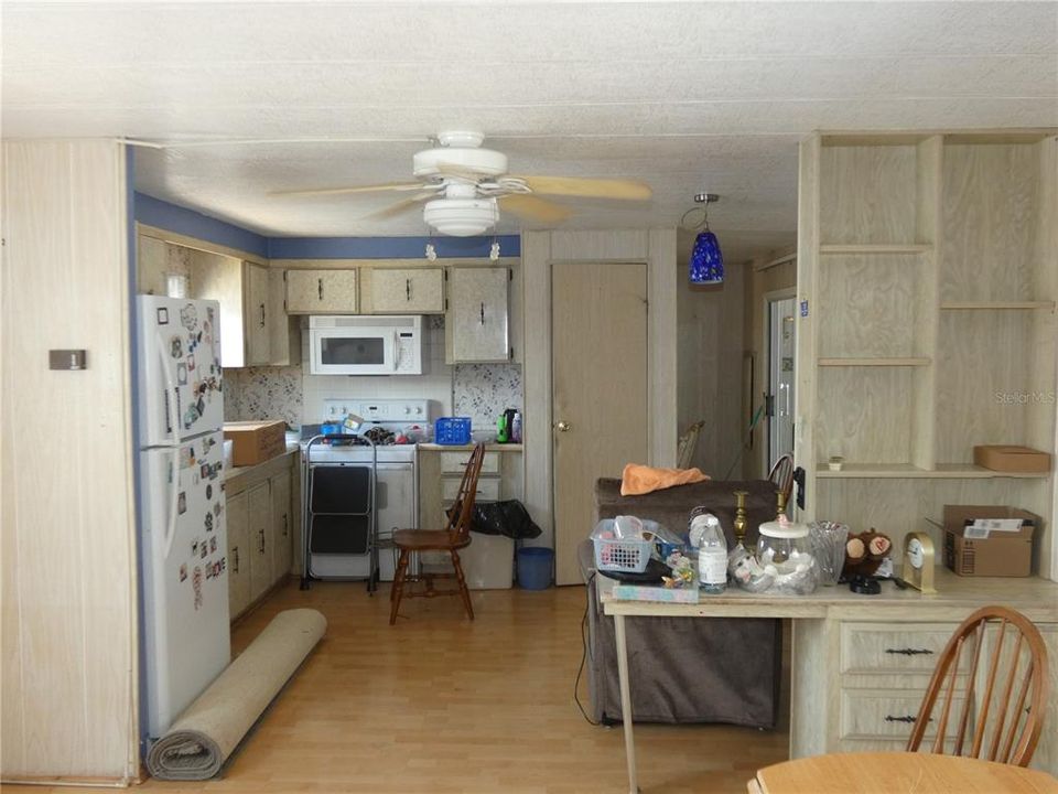 For Sale: $105,000 (2 beds, 2 baths, 962 Square Feet)