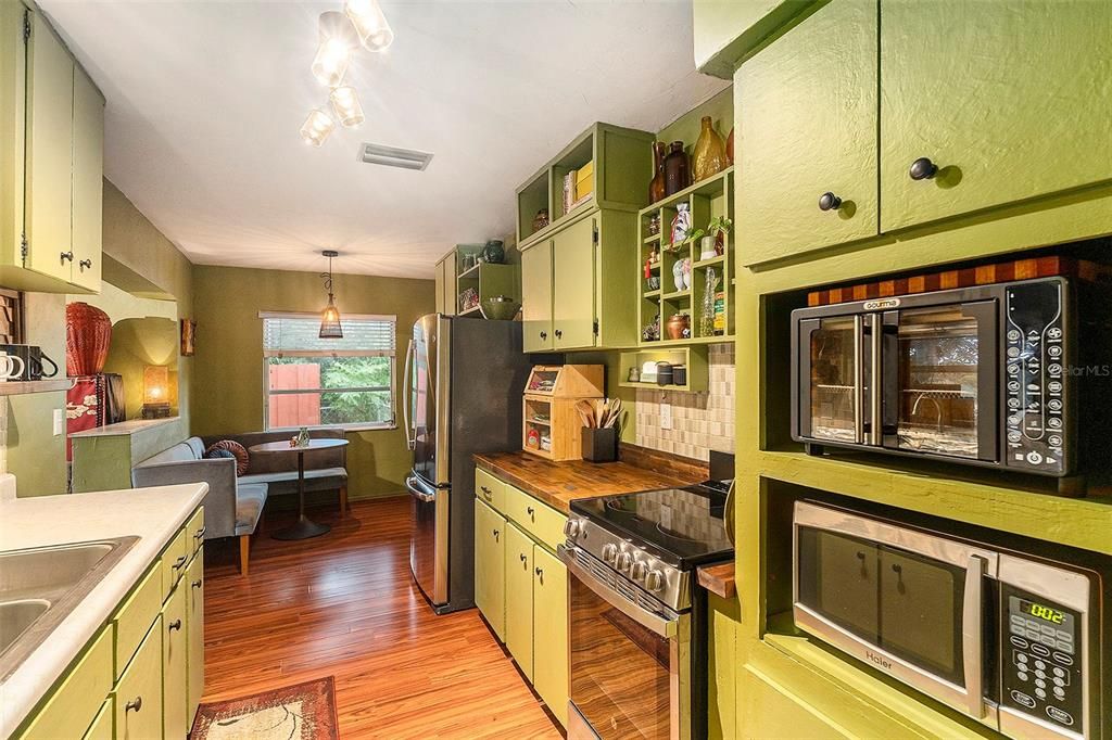 For Sale: $275,000 (2 beds, 2 baths, 1324 Square Feet)