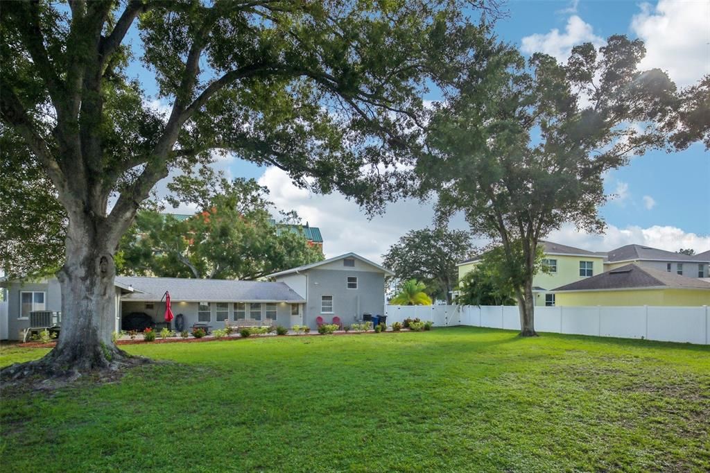 For Sale: $599,000 (3 beds, 2 baths, 1892 Square Feet)