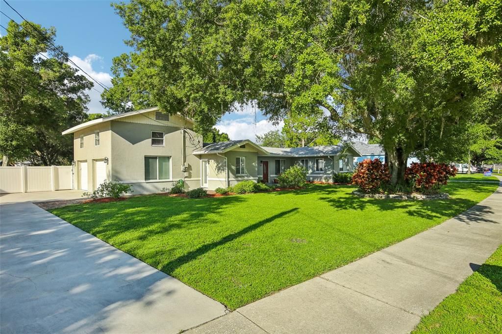 For Sale: $599,000 (3 beds, 2 baths, 1892 Square Feet)