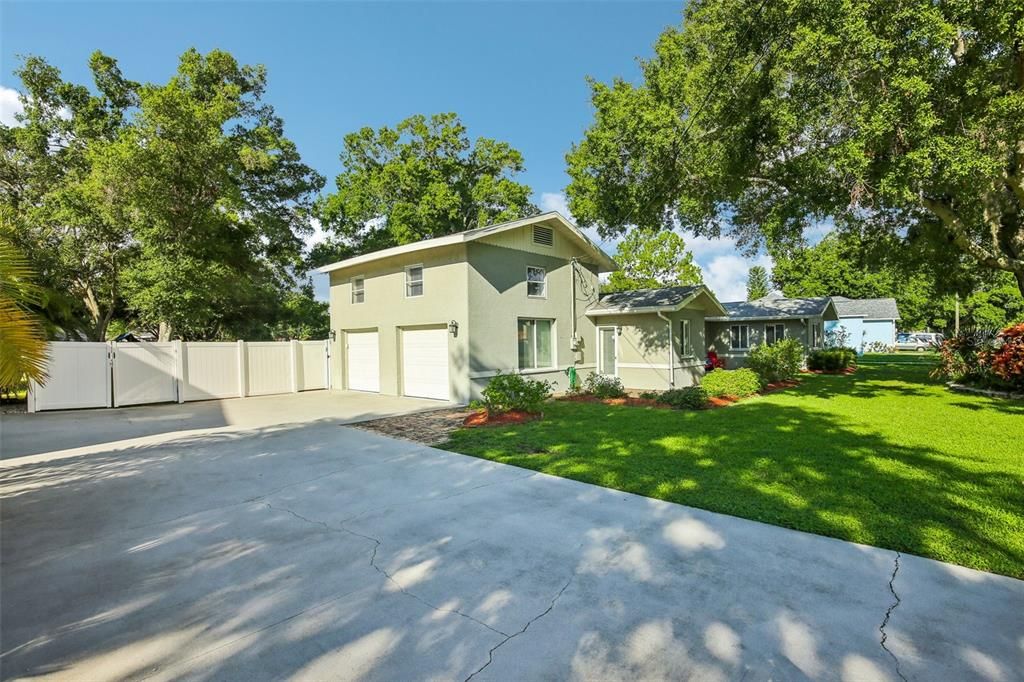 For Sale: $599,000 (3 beds, 2 baths, 1892 Square Feet)