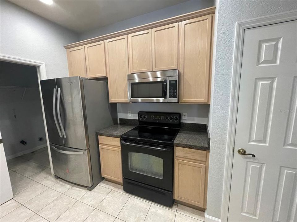 For Rent: $2,500 (3 beds, 2 baths, 1495 Square Feet)