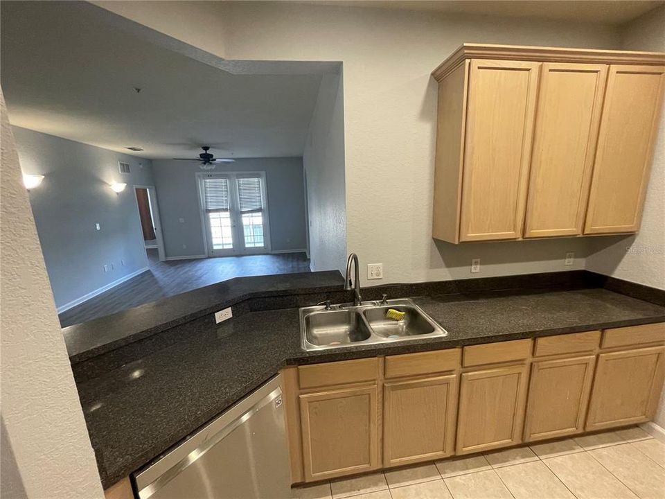 For Rent: $2,500 (3 beds, 2 baths, 1495 Square Feet)