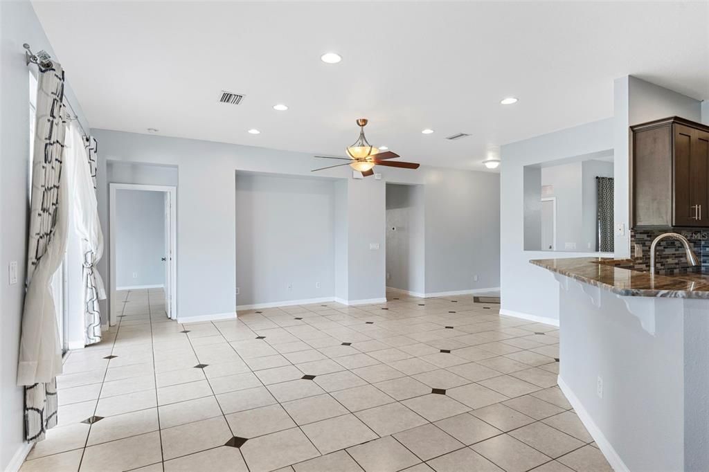 For Sale: $399,900 (4 beds, 2 baths, 1912 Square Feet)