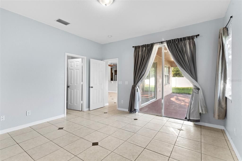 For Sale: $399,900 (4 beds, 2 baths, 1912 Square Feet)