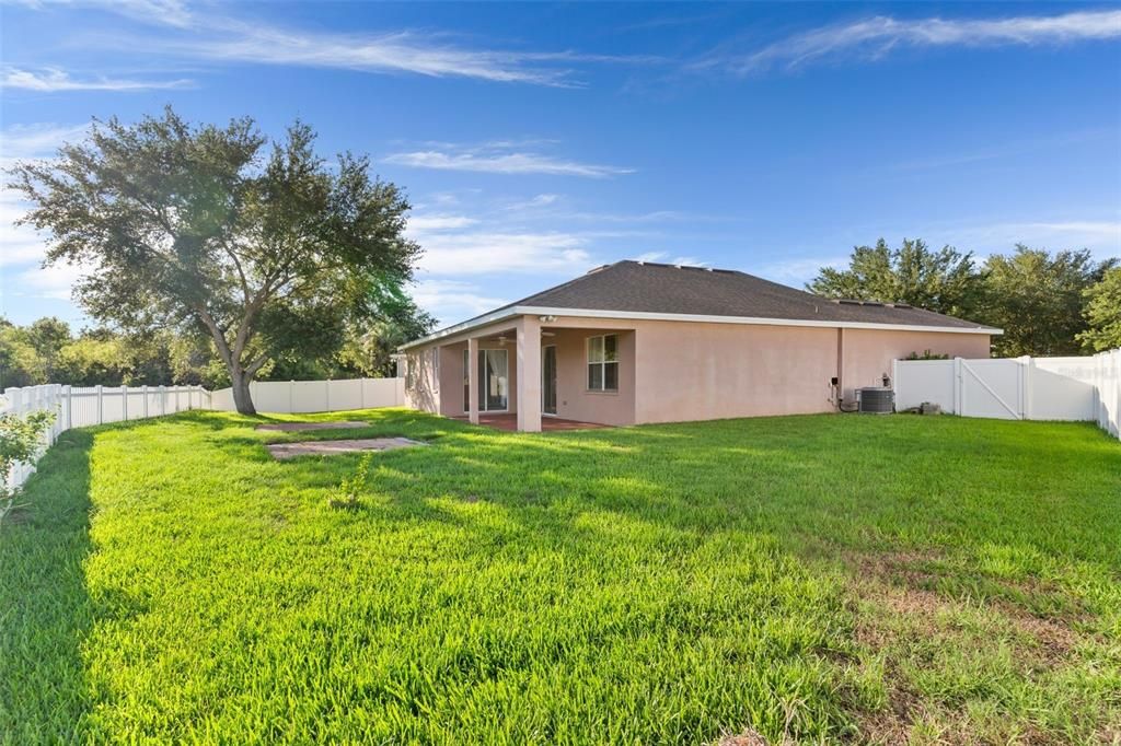 For Sale: $399,900 (4 beds, 2 baths, 1912 Square Feet)