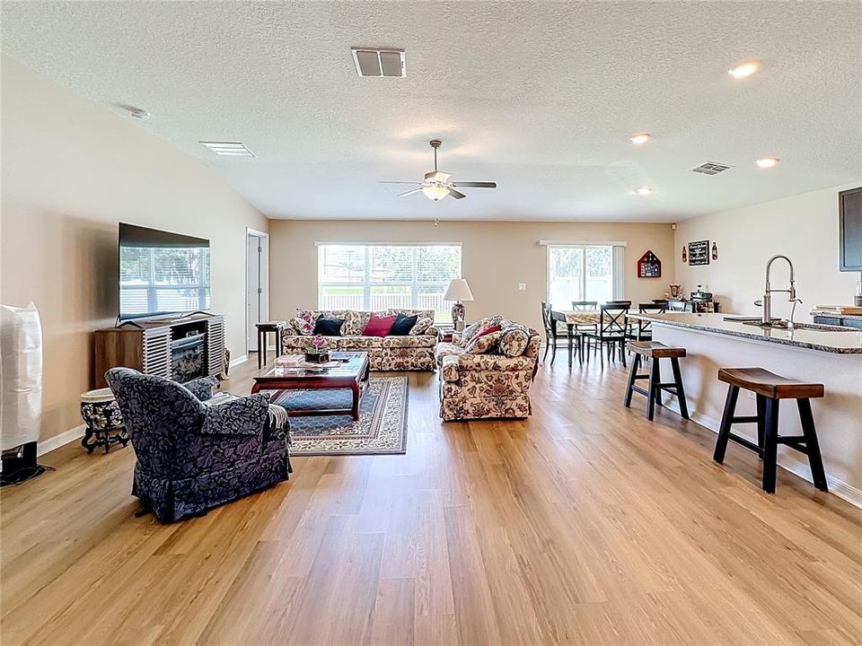 OPEN CONCEPT FAMILY ROOM