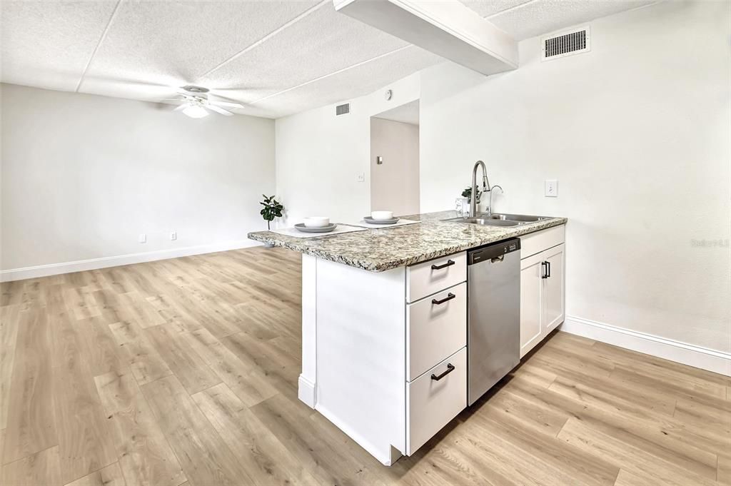 For Rent: $1,650 (2 beds, 2 baths, 864 Square Feet)