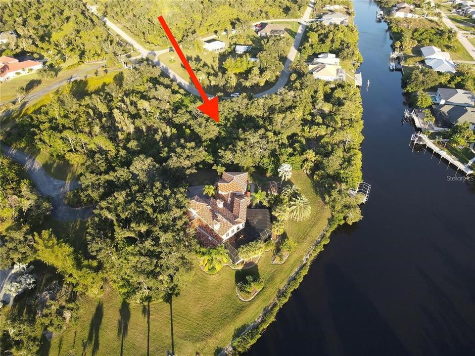 На продажу: $379,900 (2.54 acres)