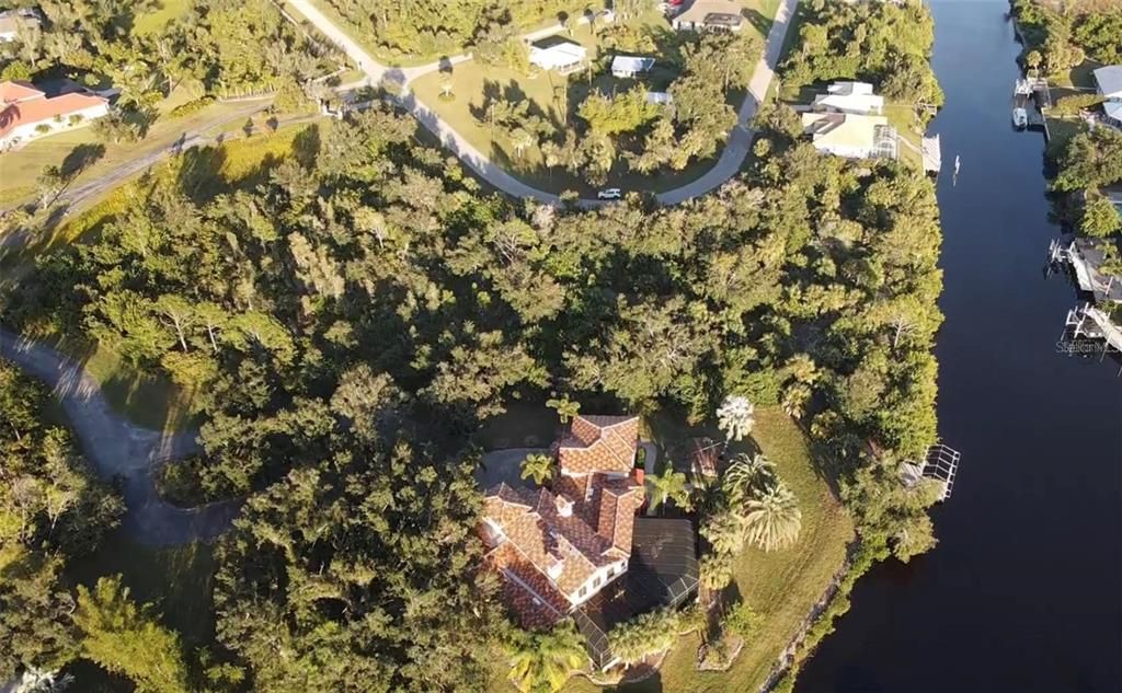 На продажу: $379,900 (2.54 acres)