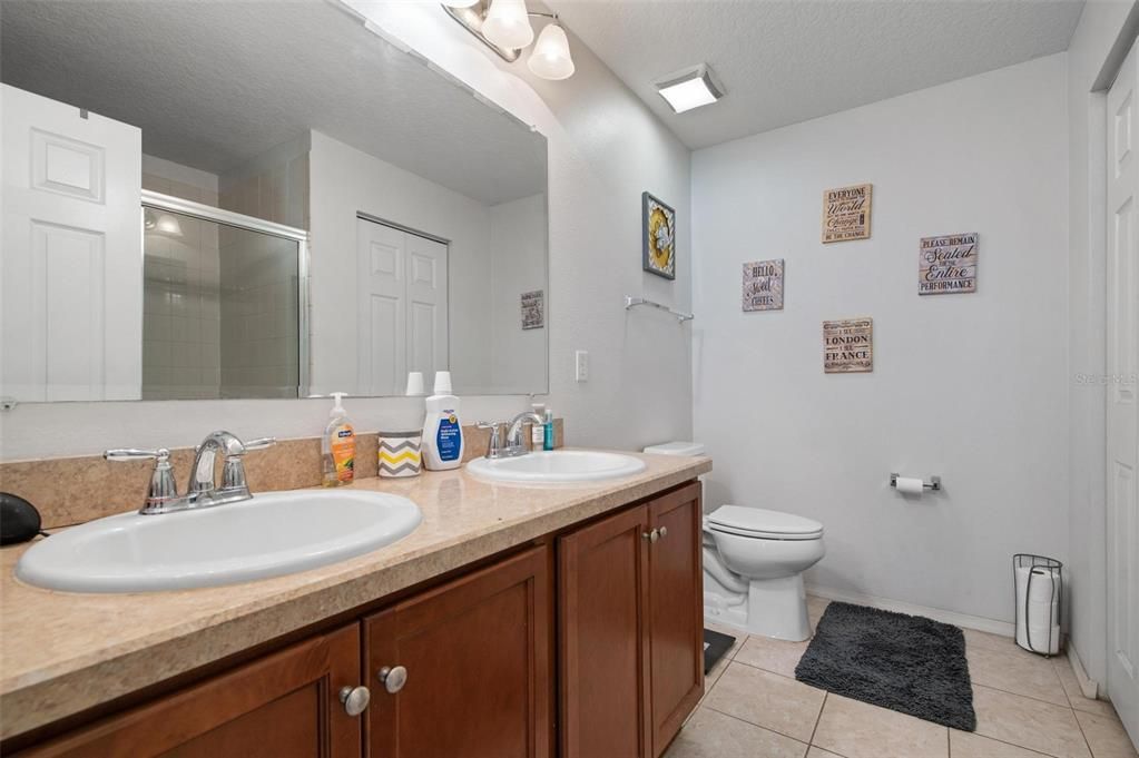 For Sale: $335,000 (3 beds, 2 baths, 1390 Square Feet)