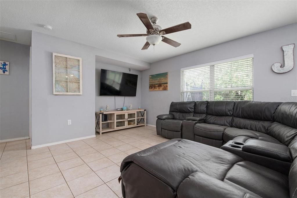 For Sale: $335,000 (3 beds, 2 baths, 1390 Square Feet)