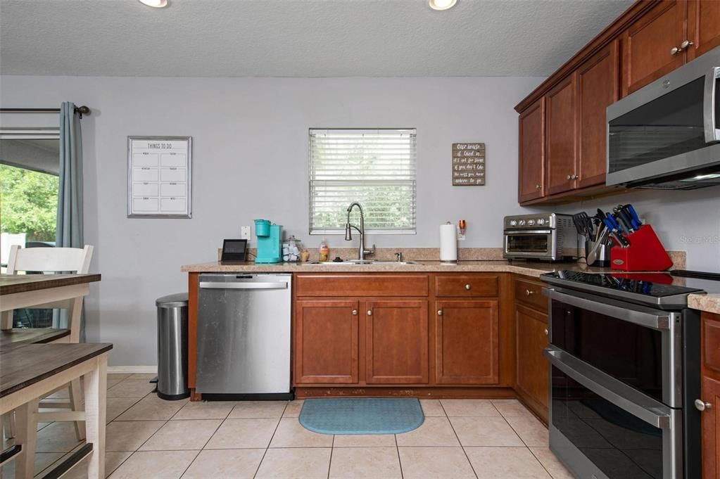 For Sale: $335,000 (3 beds, 2 baths, 1390 Square Feet)