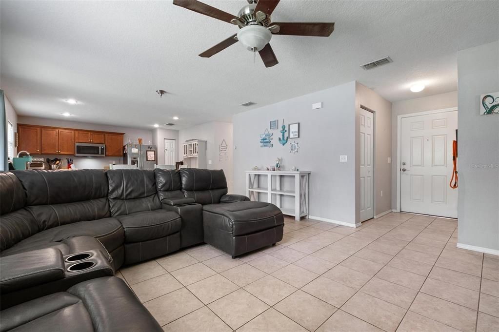 For Sale: $335,000 (3 beds, 2 baths, 1390 Square Feet)