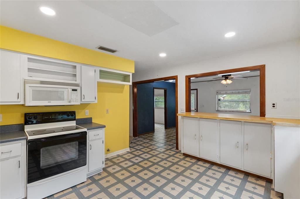 For Sale: $240,000 (3 beds, 1 baths, 1196 Square Feet)