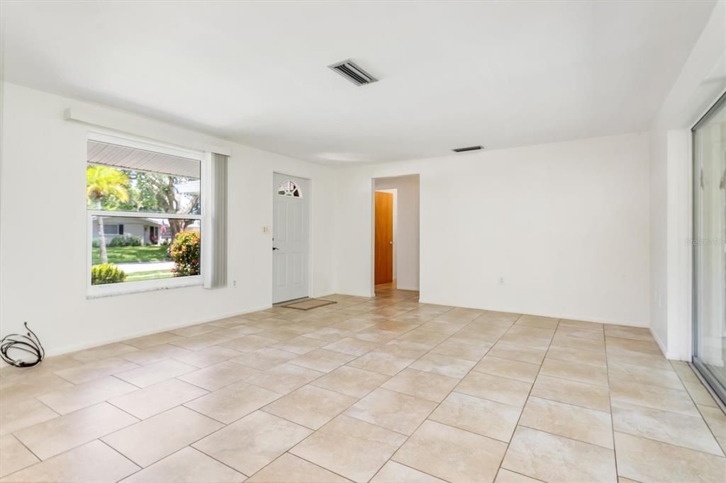 For Sale: $435,000 (2 beds, 2 baths, 1258 Square Feet)