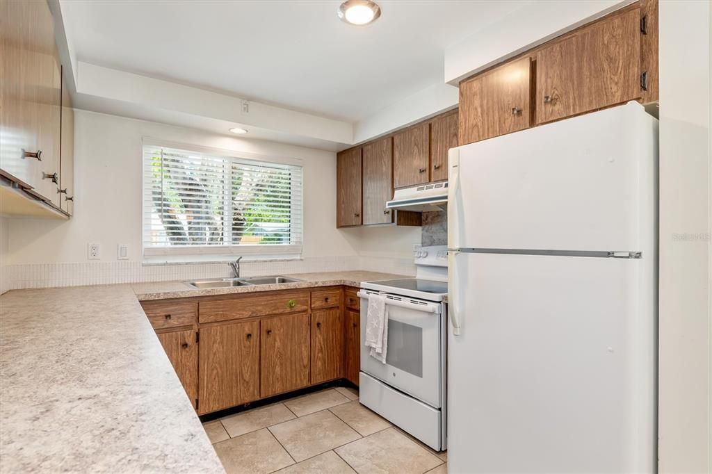 For Sale: $435,000 (2 beds, 2 baths, 1258 Square Feet)