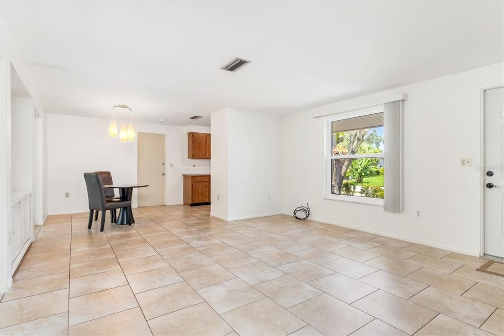 For Sale: $435,000 (2 beds, 2 baths, 1258 Square Feet)