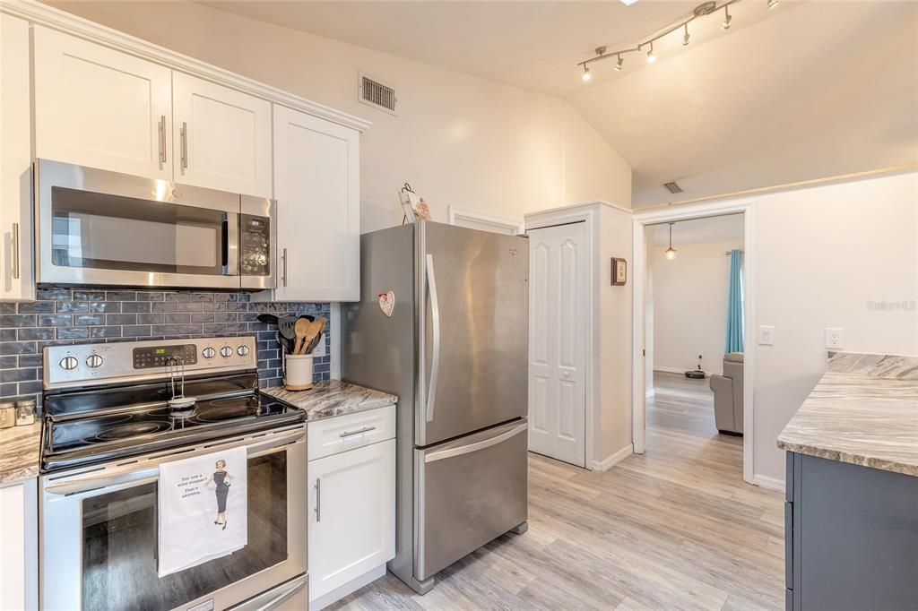 For Sale: $315,000 (2 beds, 2 baths, 1334 Square Feet)