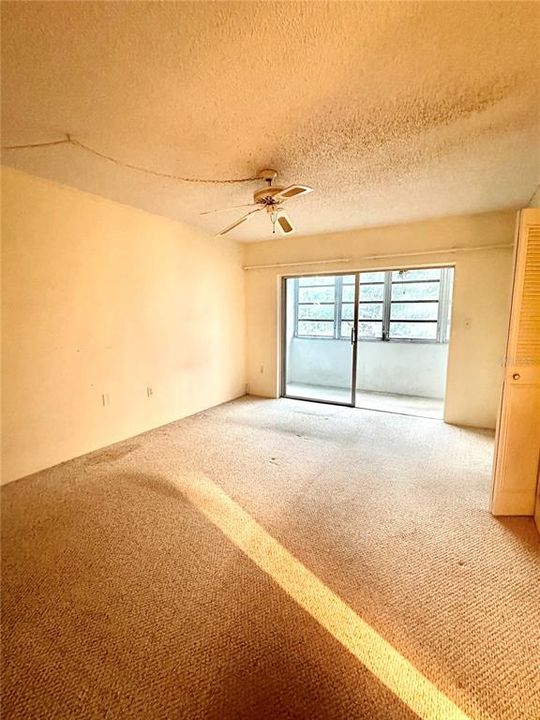 For Sale: $140,000 (1 beds, 1 baths, 765 Square Feet)