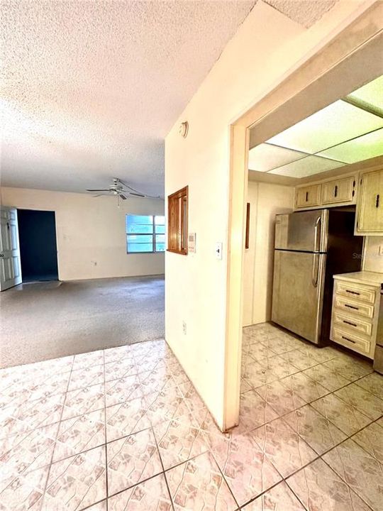 For Sale: $140,000 (1 beds, 1 baths, 765 Square Feet)