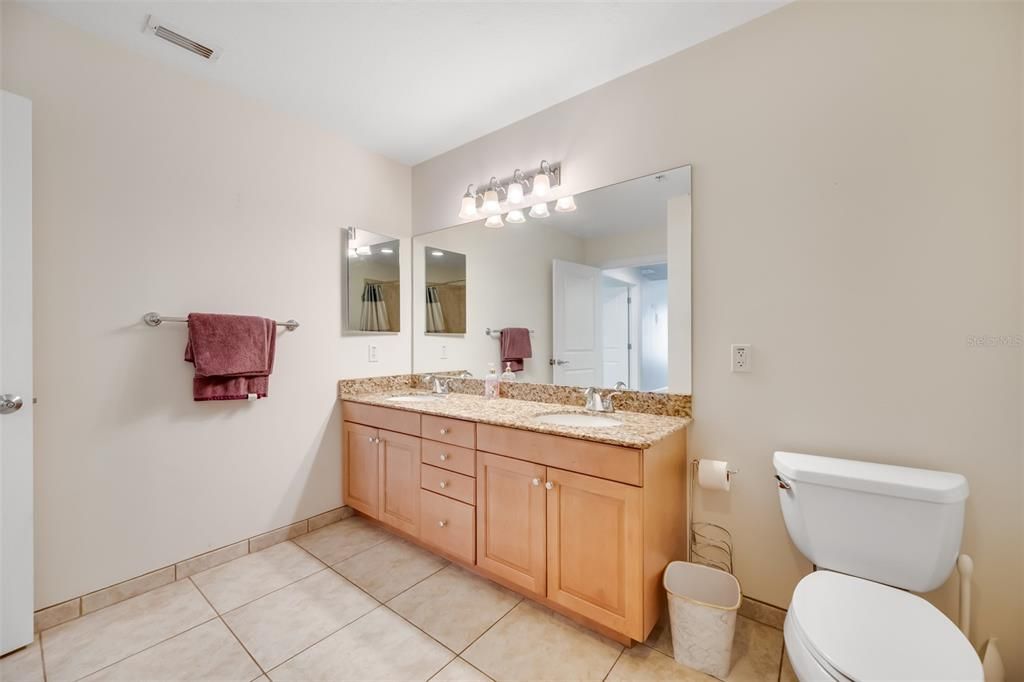 For Sale: $425,000 (2 beds, 2 baths, 1418 Square Feet)