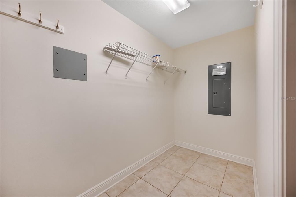 For Sale: $425,000 (2 beds, 2 baths, 1418 Square Feet)