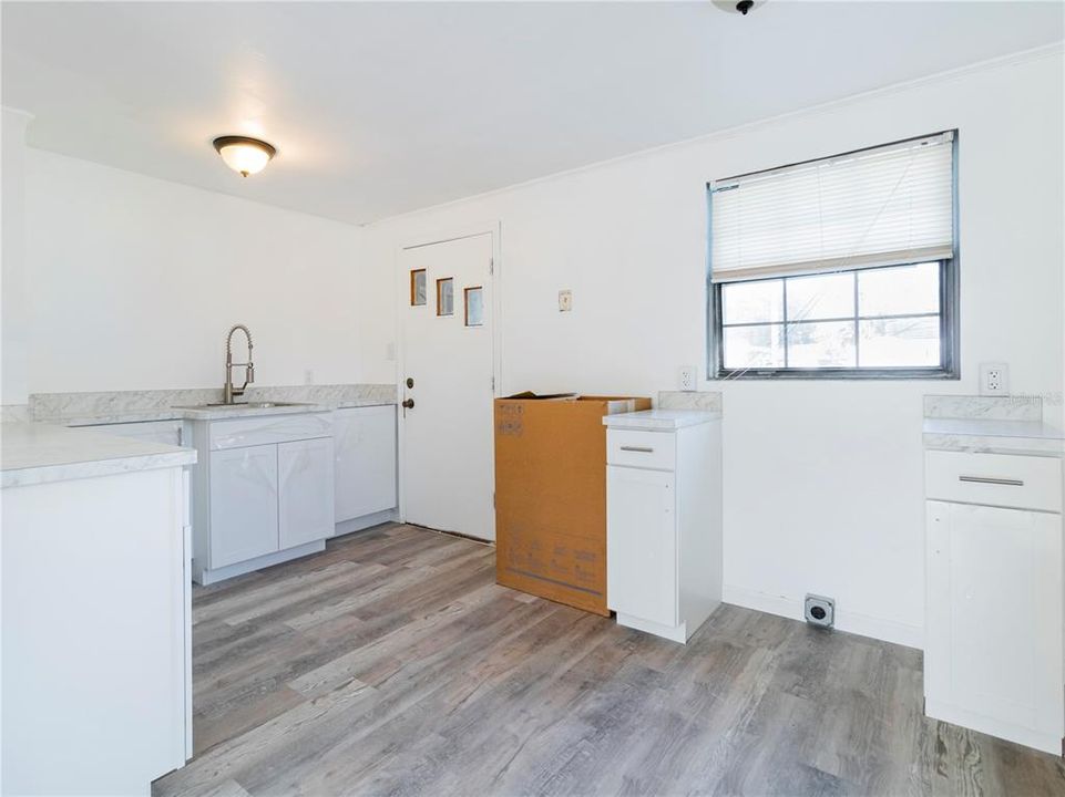 For Rent: $1,275 (3 beds, 1 baths, 768 Square Feet)