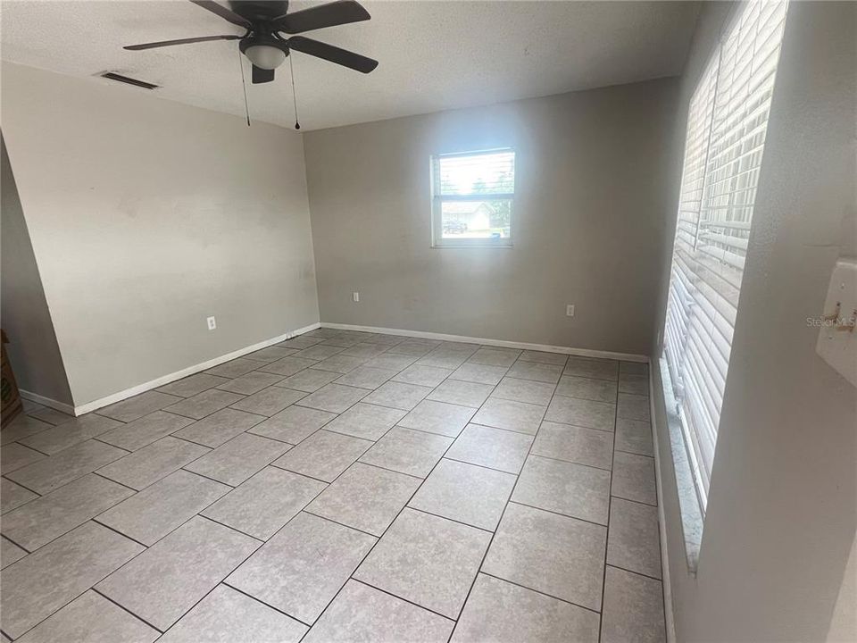 Recently Rented: $1,400 (2 beds, 2 baths, 2262 Square Feet)