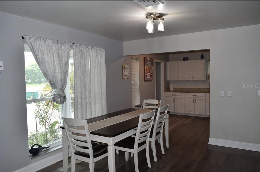 For Sale: $379,000 (3 beds, 1 baths, 1213 Square Feet)