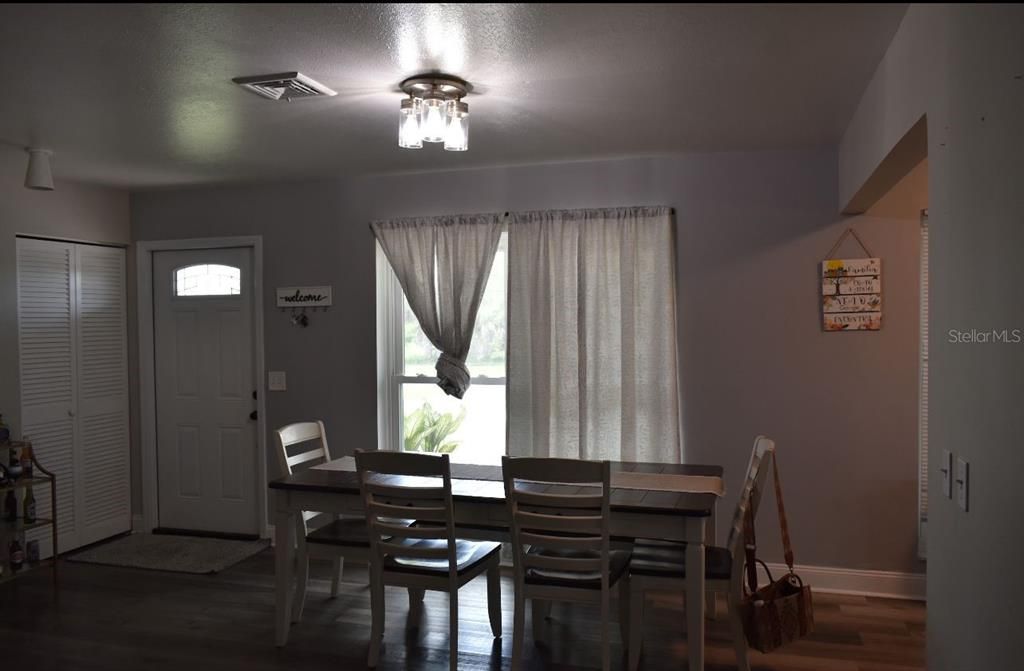 For Sale: $379,000 (3 beds, 1 baths, 1213 Square Feet)