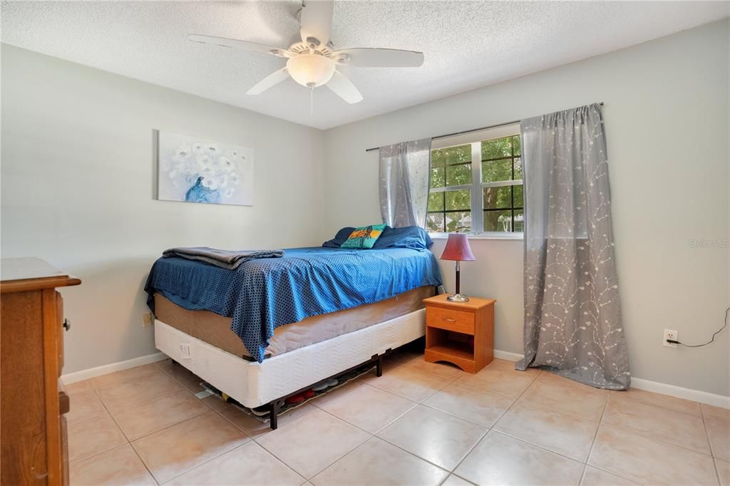 For Sale: $298,000 (2 beds, 2 baths, 1160 Square Feet)