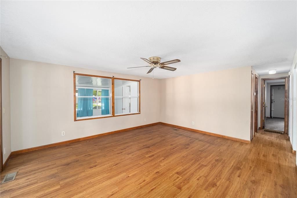 Active With Contract: $125,000 (2 beds, 2 baths, 960 Square Feet)