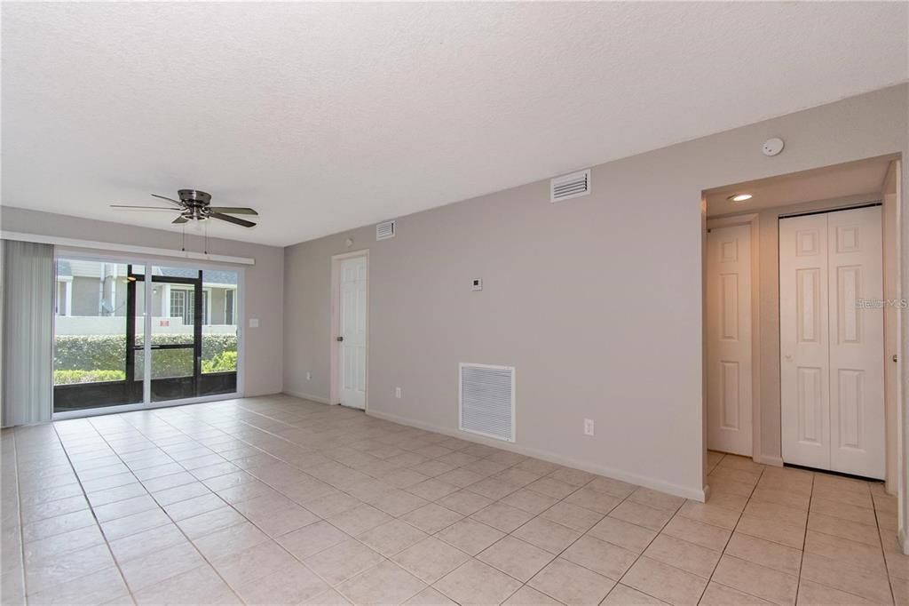 For Rent: $1,550 (2 beds, 2 baths, 864 Square Feet)