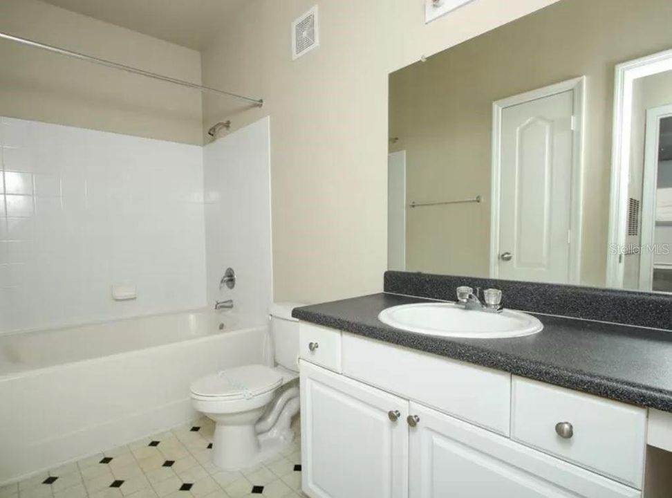 For Rent: $1,595 (1 beds, 1 baths, 967 Square Feet)