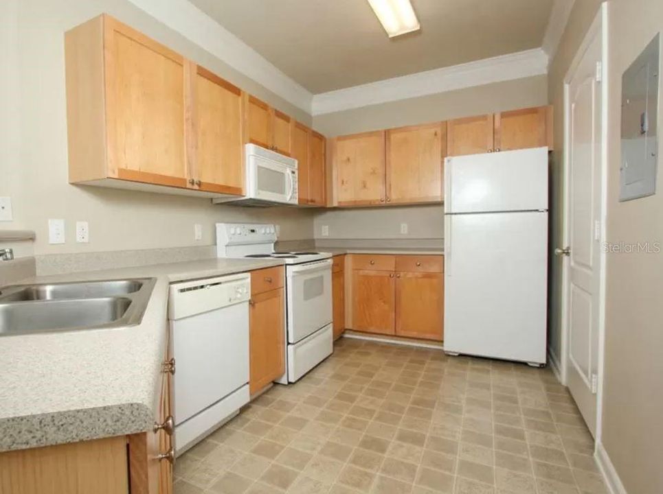 For Rent: $1,595 (1 beds, 1 baths, 967 Square Feet)