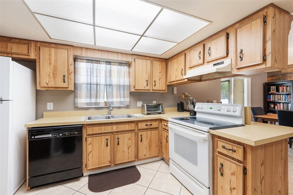 For Sale: $349,900 (3 beds, 2 baths, 1182 Square Feet)