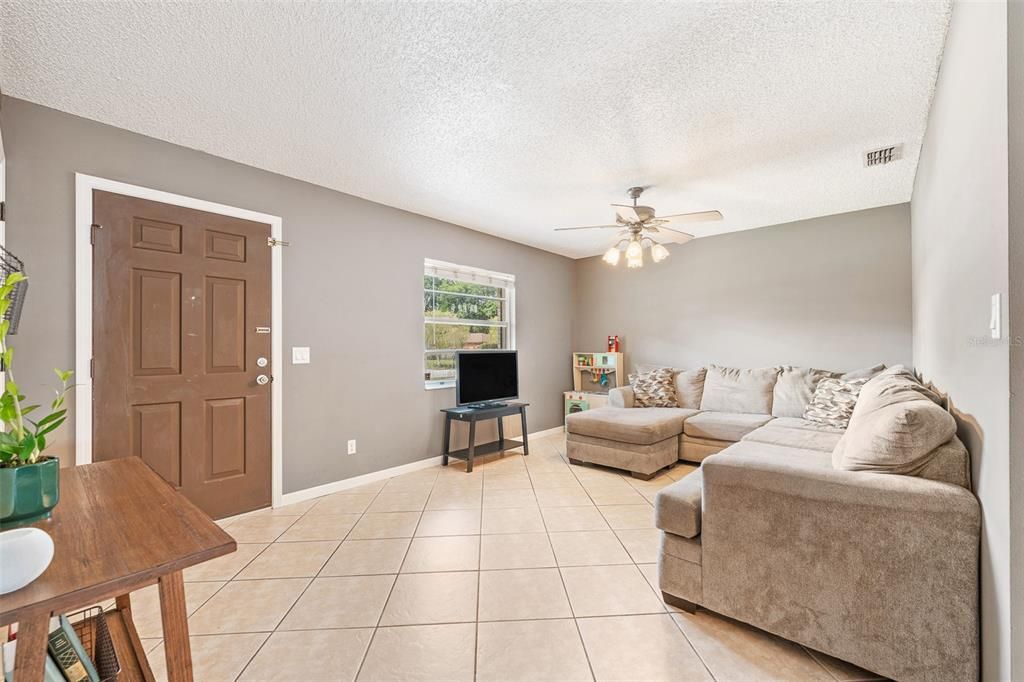 For Sale: $349,900 (3 beds, 2 baths, 1182 Square Feet)