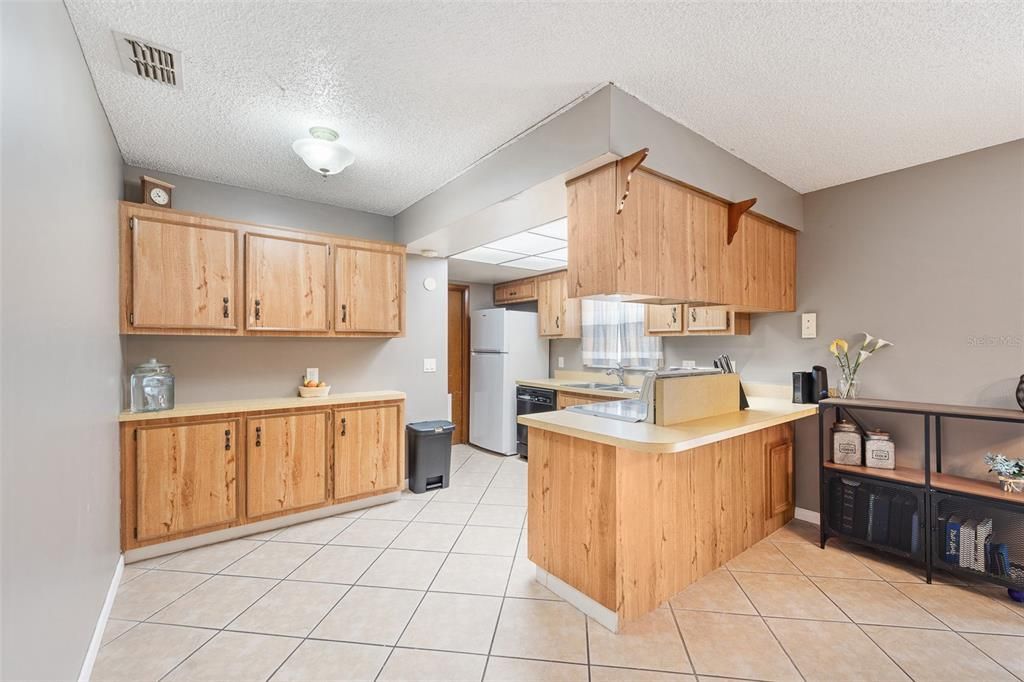 For Sale: $349,900 (3 beds, 2 baths, 1182 Square Feet)