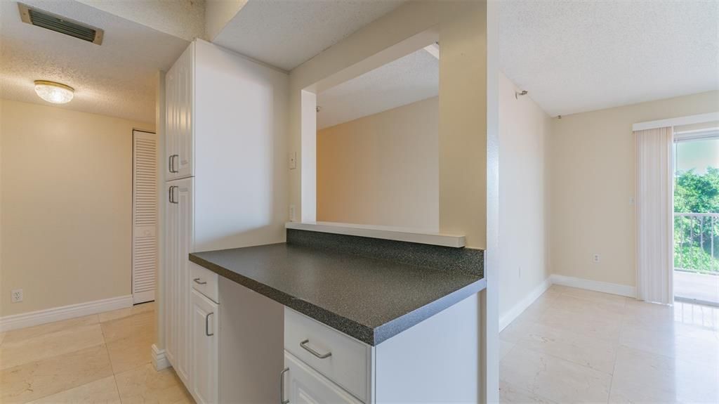 For Rent: $2,650 (2 beds, 2 baths, 1140 Square Feet)