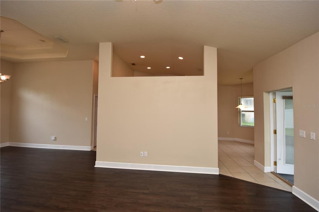 For Rent: $2,150 (3 beds, 2 baths, 1698 Square Feet)