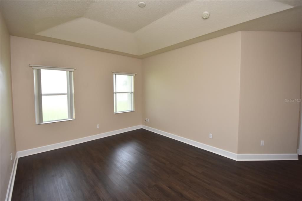 For Rent: $2,150 (3 beds, 2 baths, 1698 Square Feet)