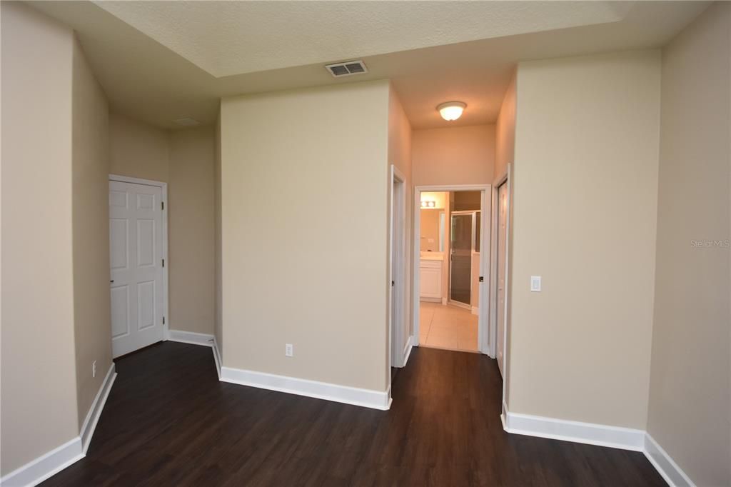 For Rent: $2,150 (3 beds, 2 baths, 1698 Square Feet)