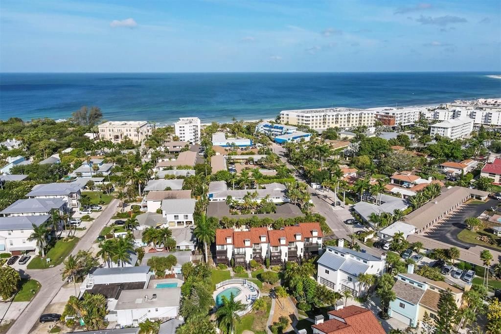 For Sale: $875,000 (3 beds, 3 baths, 1446 Square Feet)