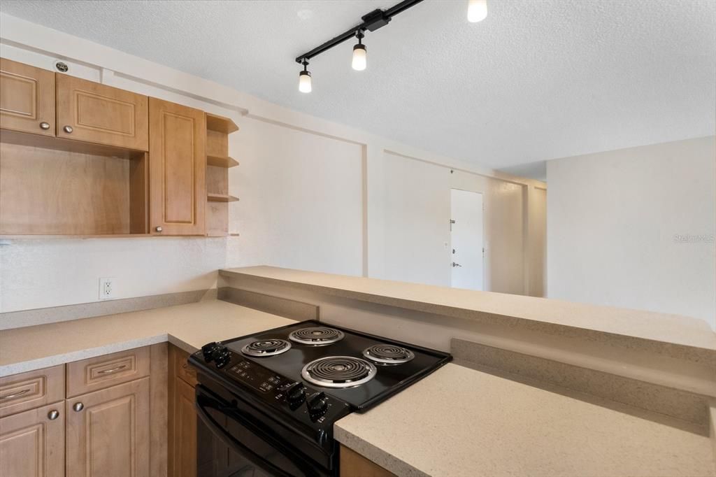 For Rent: $1,750 (2 beds, 1 baths, 919 Square Feet)