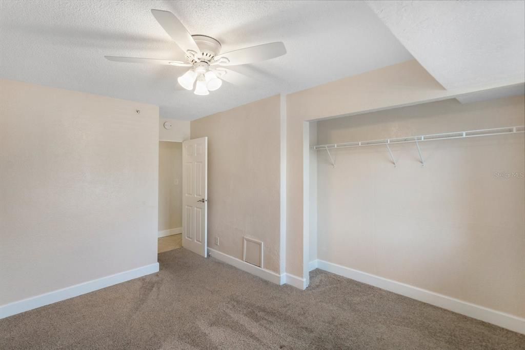 For Rent: $1,750 (2 beds, 1 baths, 919 Square Feet)