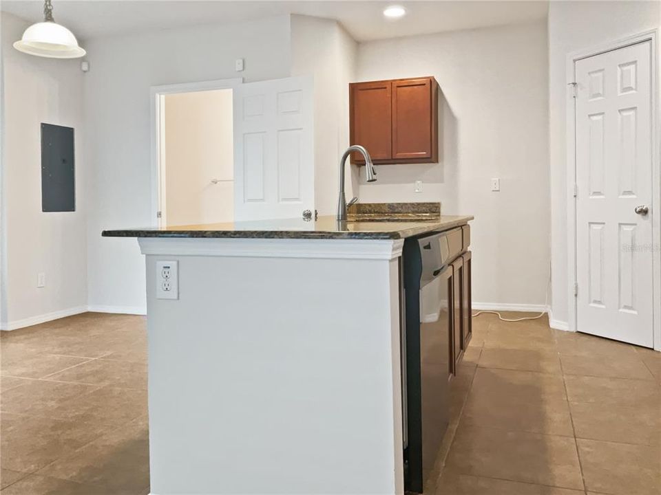 For Sale: $241,000 (2 beds, 2 baths, 1280 Square Feet)